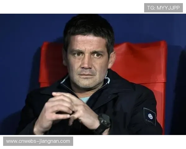 国米赛前新闻发布会，齐沃回答战术问题瞬间